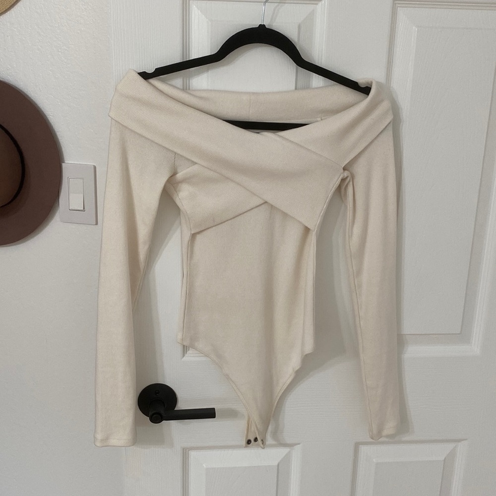 Abercrombie and Fitch off the shoulder shirt. Knit material. Size XS.